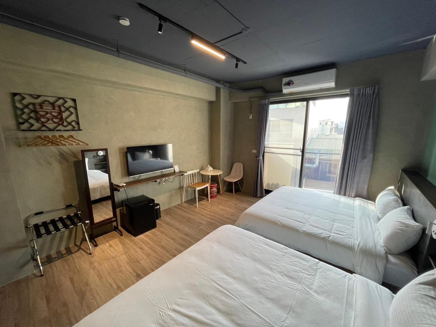 Long Lang Homestay تاينان المظهر الخارجي الصورة